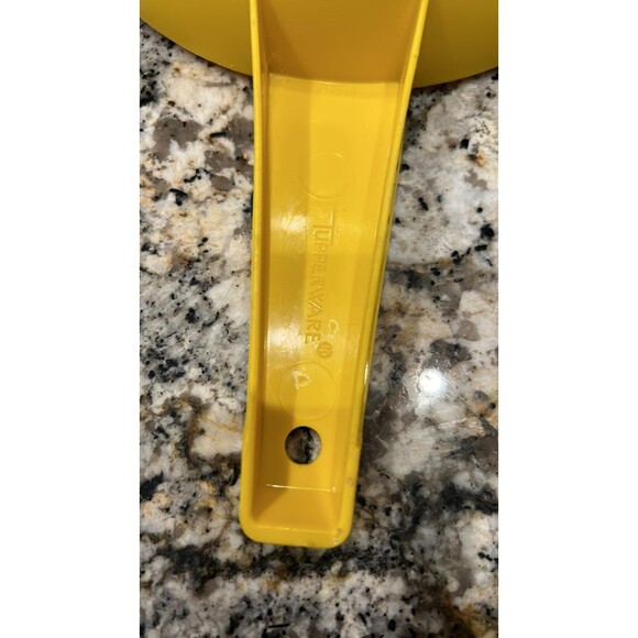 Vintage Tupperware Yellow 1 Quart Strainer/Colander # 1200 - Picture 3 of 3